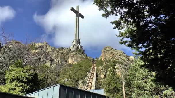 Trilhas Funiculares Para Cruz Mais Alta Mundo Valley Fallen Espanha — Vídeo de Stock