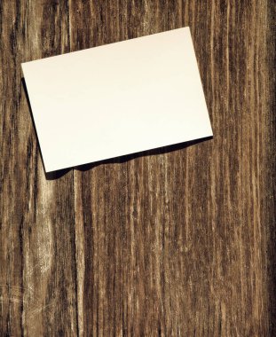 Beyaz kağıt grunge ahşap duvar üzerinde boş metin için boş alan..