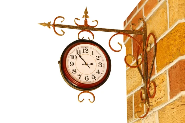 Vintage horloge op gele bakstenen muur. — Stockfoto