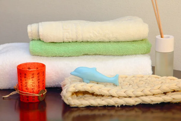 Ručník zásobník s Basty a dolphin formulář soap. — Stock fotografie
