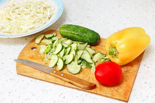 Fresh vegetable on wooden cutting board. — Stock Photo, Image