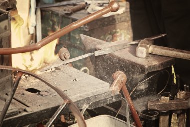 Demirci Atölyesi örs ve yangın.