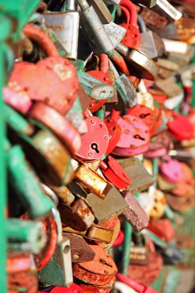 Un sacco di cuore blocca amore romantico . — Foto Stock