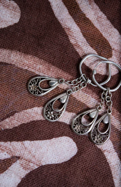 A pair of silver earings — Stock Photo, Image