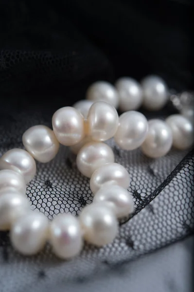 Le bracelet en perles — Photo