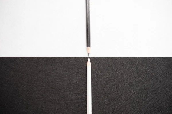 Černé a bílé tužky — Stock fotografie