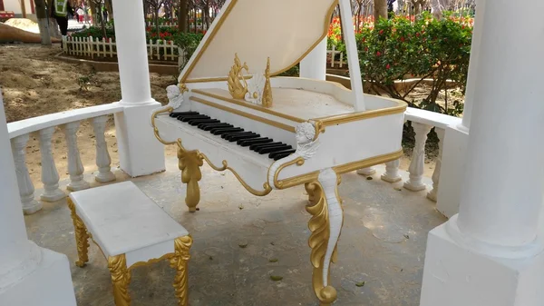 Un piano — Foto de Stock