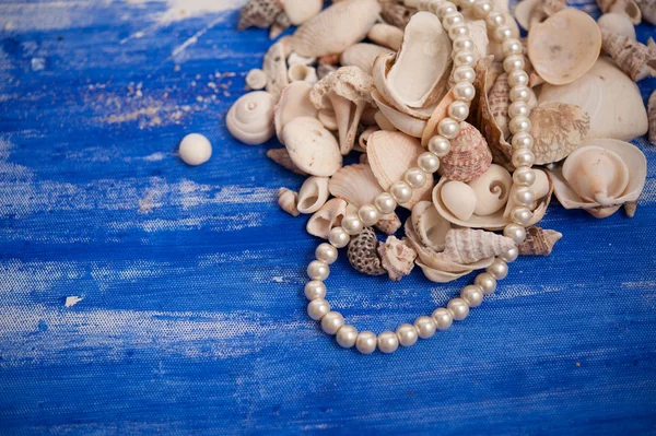 Muscheln und Perlen — Stockfoto