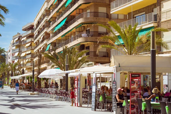 Calle peatonal costera Av de los Marineros, Torrevieja — Foto de Stock