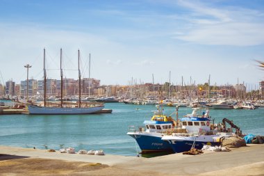 Puerto deportivo Marina Salinas. Yat ve tekne Marina