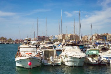 Puerto deportivo Marina Salinas. Yat ve tekne Marina