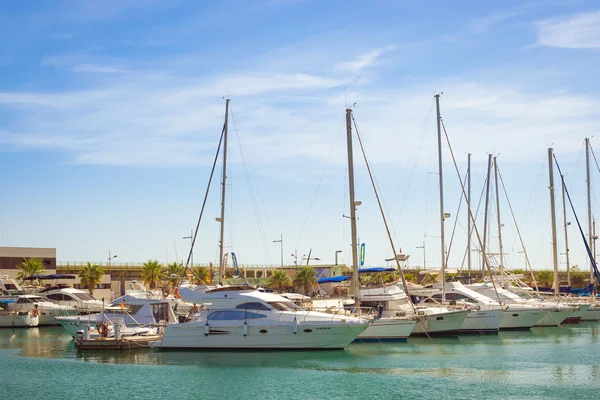 Puerto deportivo Marina Salinas. Yates y lanchas en Marina — Foto de Stock