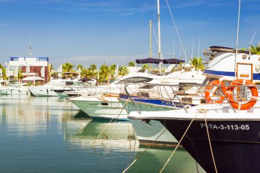 Puerto deportivo Marina Salinas. Yat ve tekne Marina
