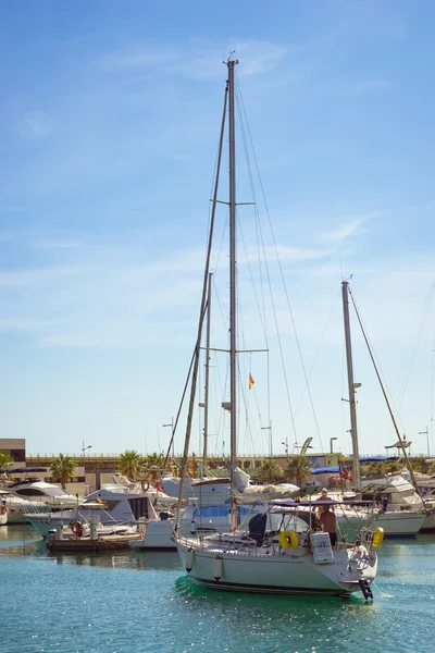 Puerto deportivo Marina Salinas. Yates y lanchas en Marina — Foto de Stock