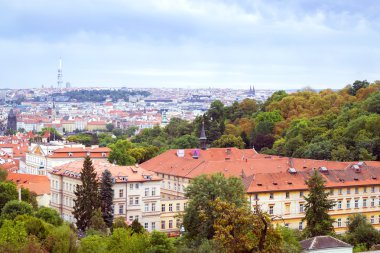 Old Town iskele mimarisi Prag'da Vltava Nehri üzerinde