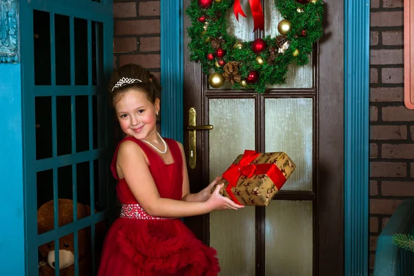 Pouco inverno Princesa recebe Ano Novo e Natal — Fotografia de Stock