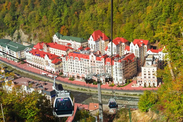 Ferrovia funicolare nella stazione sciistica Krasnaya Polyana, Sochi — Foto Stock