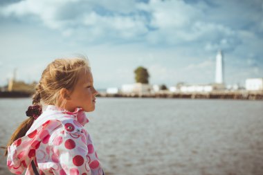 Kronstadt bir parlak pembe ceket kız