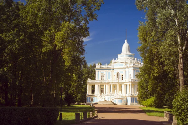 Sliding Hill pavilion in the English alley — Stock Photo, Image