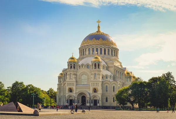 Ağustos güneşli günde kronstadt deniz katedralde Aziz Nikolaos