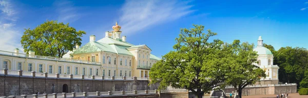 オラーニェンバウム殿でグランド メンシコフ宮殿 — ストック写真