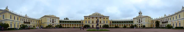 Μνημείο για Paul εγώ στην πλατεία στο Pavlovsk Palace — Φωτογραφία Αρχείου