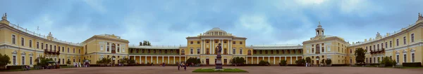 Μνημείο για Paul εγώ στην πλατεία στο Pavlovsk Palace — Φωτογραφία Αρχείου