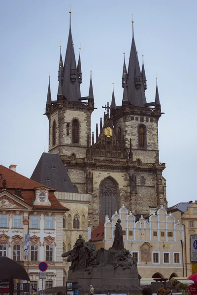 Altstadtplatz, Kathedrale der Jungfrau Maria, Denkmal des Jan Hus, Prag — Stockfoto