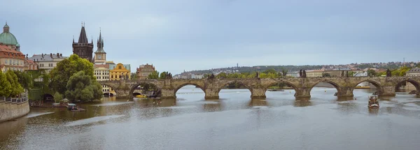 Vista al Puente de Carlos, Río Moldava, Praga —  Fotos de Stock