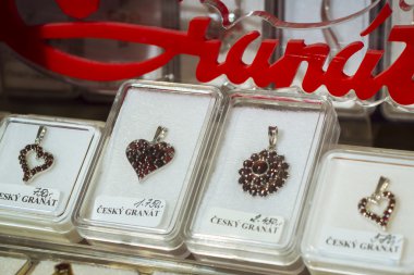 Mücevher gelen turistik eşya, Kutna Hora bohem Garnet