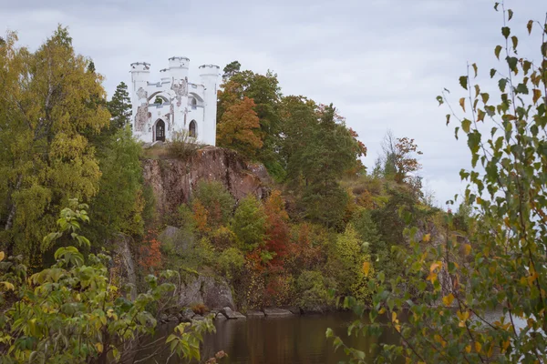 L'île des Morts et la chapelle de Ludwigstein à Monrepos — Photo