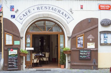 Cafe-Restoran sokak piyasada