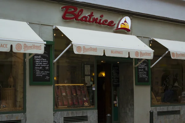 Fachada del restaurante Blatnice en el casco antiguo de Praga — Foto de Stock