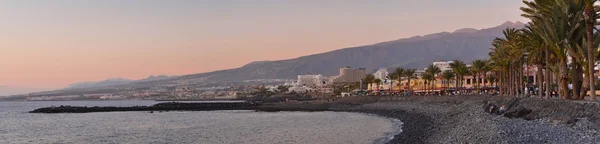 Puesta de sol brillante en la costa, Tenerife, Islas Canarias, España —  Fotos de Stock