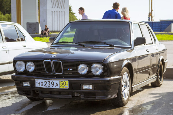 Old-car BMW 3-series e30