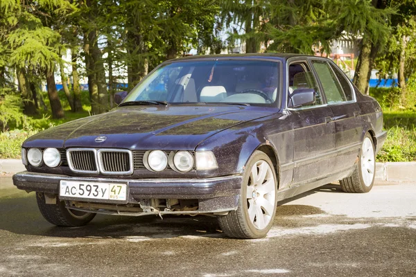 Velho-carro BMW série 7 — Fotografia de Stock