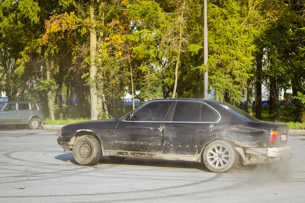 Old-car BMW 5-series e34 drifting
