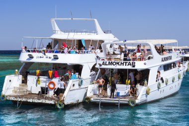Yatta, Kızıldeniz, Sharm Sina çevresinde turistik tekne turu 