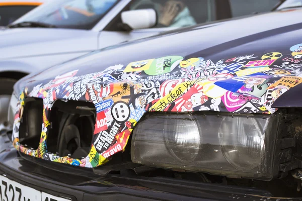 Old-car BMW 3-series with color stickers — 图库照片