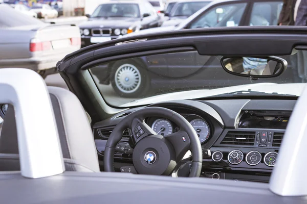 Белое купе BMW z4 — стоковое фото