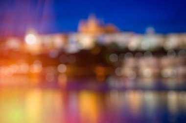 Bulanık arka plan ile yuvarlak bokeh - Pargue, dusk, görünümü daha az Bridge Tower Charles Köprüsü (Karluv çoğu) ve Prag Kalesi, Çek Cumhuriyeti