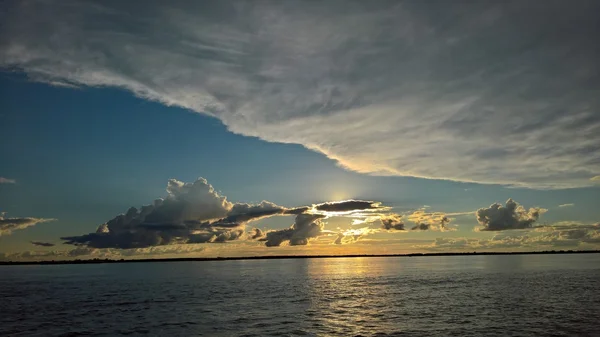 Humor de pôr do sol no rio Amur — Fotografia de Stock