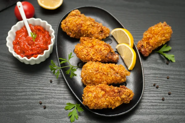 Kızarmış tavuk kanadı. 