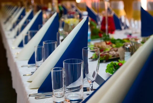 Mesa preparada para o banquete de casamento — Fotografia de Stock