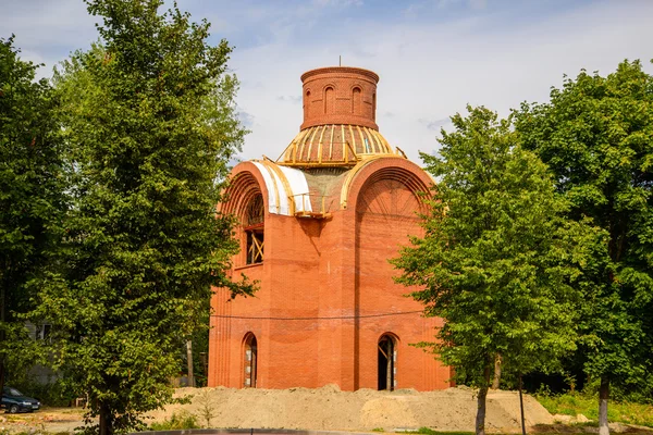 Iglesia ortodoxa en construcción en Bryansk. Rusia . — Foto de Stock
