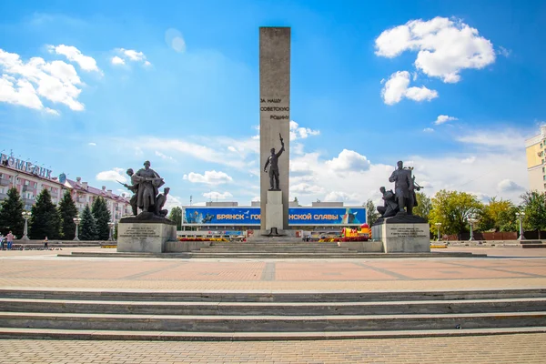 Monumento a los defensores de la patria del fascismo. Bryansk. Rusia . Fotos De Stock