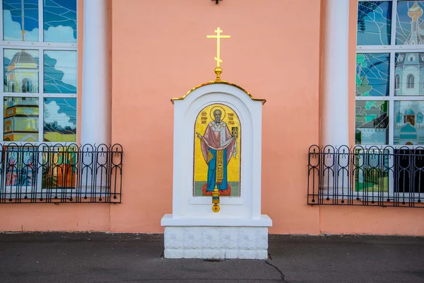 Monument to Saint Nicholas at the station in Bryansk, Russia. Royaltyfria Stockfoton