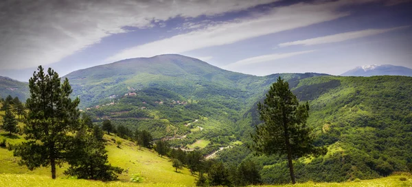 Gebirgstal in kosovo — Stockfoto