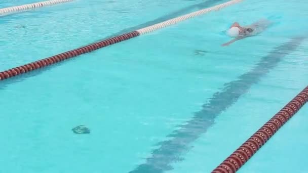 Nadando Atleta Chica Nada Rastreo Hace Giro Piscina — Vídeos de Stock