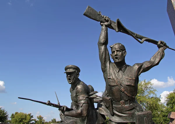 Skulpturala sammansättning "Hjältar av gränsen, kvinnor och barn i deras mod odödlighet lämnat" memorial komplexa Brest Fortress. Fragmentet. — Stockfoto